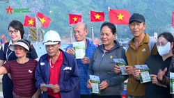 Ha Tinh Promotes “IUU e-Handbook” for Fishermen